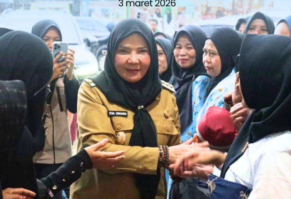 Safari Ramadan di Masjid Tawakkal, Bunda Eva Serahkan Bantuan 100 Juta 1 Safari Ramadan di Masjid Tawakkal, Bunda Eva Serahkan Bantuan 100 Juta