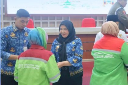 Pemkot Bandar Lampung Bersama BAZNAS Salurkan THR
