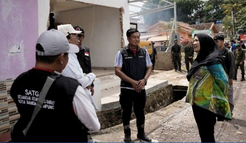 Wali Kota Bandar Lampung Turun Langsung Tinjau Sistem Drainase 1 Wali Kota Bandar Lampung Turun Langsung Tinjau Sistem Drainase