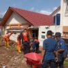 TRC BPBD Gerak Cepat Tangani Longsor yang Robohkan Tembok SMA 16 Bandar Lampung