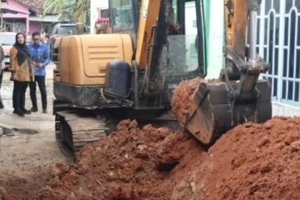 Eva Dwiana Cek Drainase di Campang Raya, Siapkan Solusi Banjir 4 Eva Dwiana Cek Drainase di Campang Raya, Siapkan Solusi Banjir