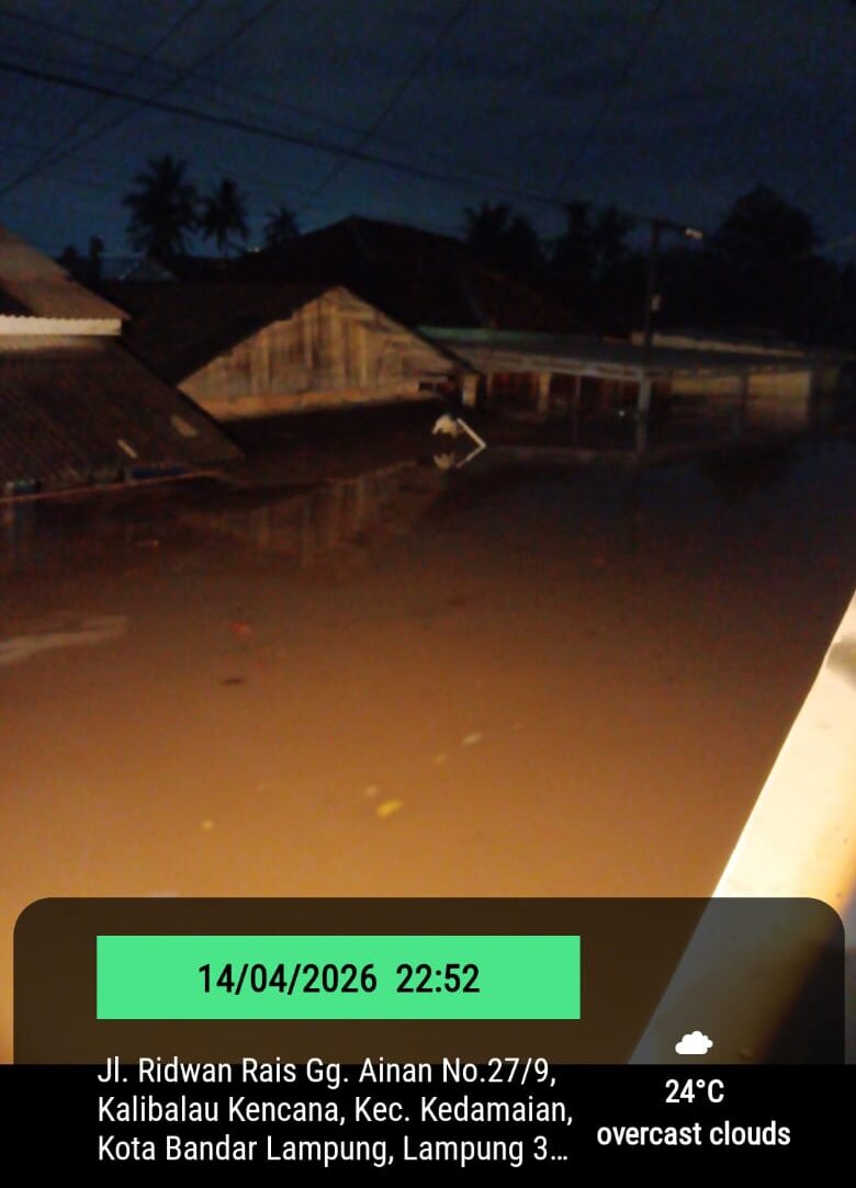 Pemandangan Rutin Gang Ainan Bandar Lampung, Banjir Sampai Atap Rumah