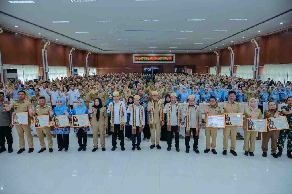 Lampung Serius Berantas TBC, Rp4,1 Triliun Digelontorkan untuk Percepatan 1 Gubernur Lampung Tegaskan Komitmen Eliminasi TBC, Didukung Anggaran Rp4,1 Triliun dari Pusat
