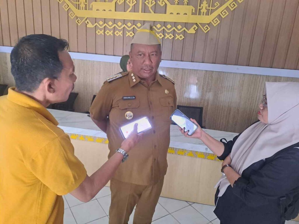 Kasus Honorer Fiktif Seret Sekda Lampung Tengah, Bupati: "Sabar Dulu lah" 1 Kasus Honorer Fiktif Seret Sekda Lampung Tengah, Bupati: "Sabar Dulu lah"