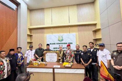 Kejari Lampung Tengah Terima Dukungan Masyarakat Lintas Suku 8 Kejari Lampung Tengah Terima Dukungan Masyarakat Lintas Suku