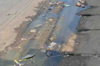 Lapor Bunda Eva, Proyek Galian Diduga PDAM di Jalan Hi Komarudin Tinggalkan Jalan Rusak dan Genangan