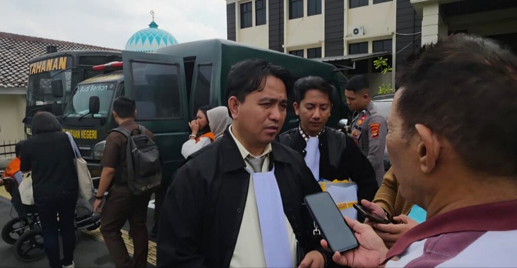 Ribuan Masyarakat Transmigrasi Mesuji Ancam Duduki Kantor Gubernur dan DPRD Lampung 1 Ribuan Masyarakat Transmigrasi Mesuji Ancam Duduki Kantor Gubernur dan DPRD Lampung