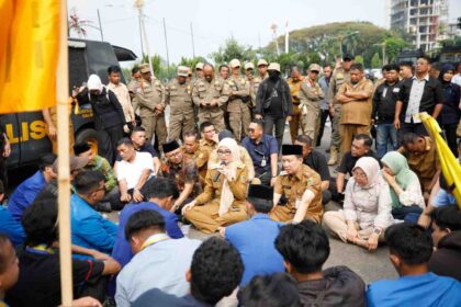 Wagub Jihan Nurlela Temui Massa PMII Lampung 3 Wagub Jihan Nurlela Temui Massa PMII Lampung