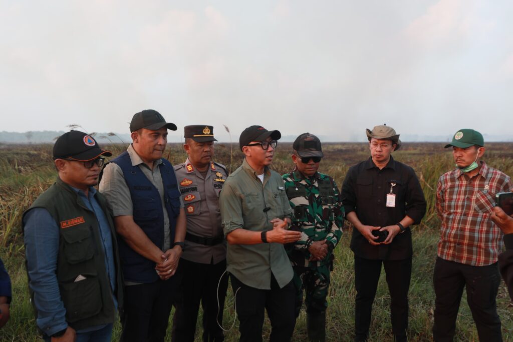 Kebakaran Braja Selebah, Gubernur Mirza Perintahkan Mitigasi Agar Api Tak Masuk Way Kambas 1 Kebakaran Braja Selebah, Gubernur Mirza Perintahkan Mitigasi Agar Api Tak Masuk Way Kambas