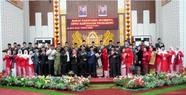 Bupati Pringsewu Hadiri Rapat Paripurna Istimewa DPRD, Dengarkan Pidato Kenegaraan Presiden RI 1 Bupati Pringsewu Hadiri Rapat Paripurna Istimewa DPRD, Dengarkan Pidato Kenegaraan Presiden RI