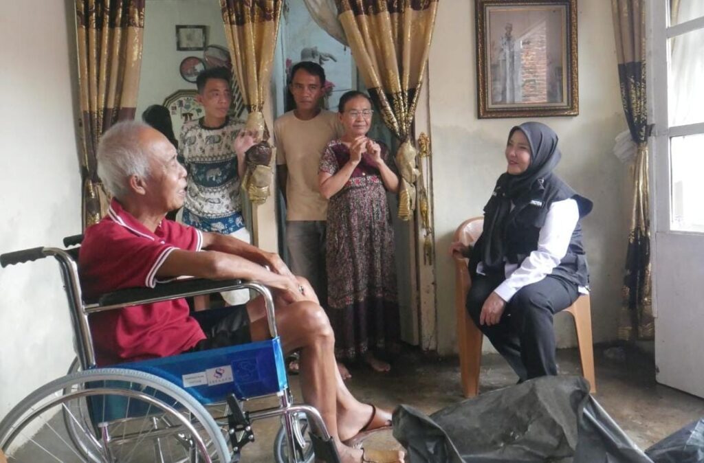Eva Dwiana Serahkan Bantuan Alat Kesehatan di Tanjung Senang 1 Eva Dwiana Serahkan Bantuan Alat Kesehatan di Tanjung Senang