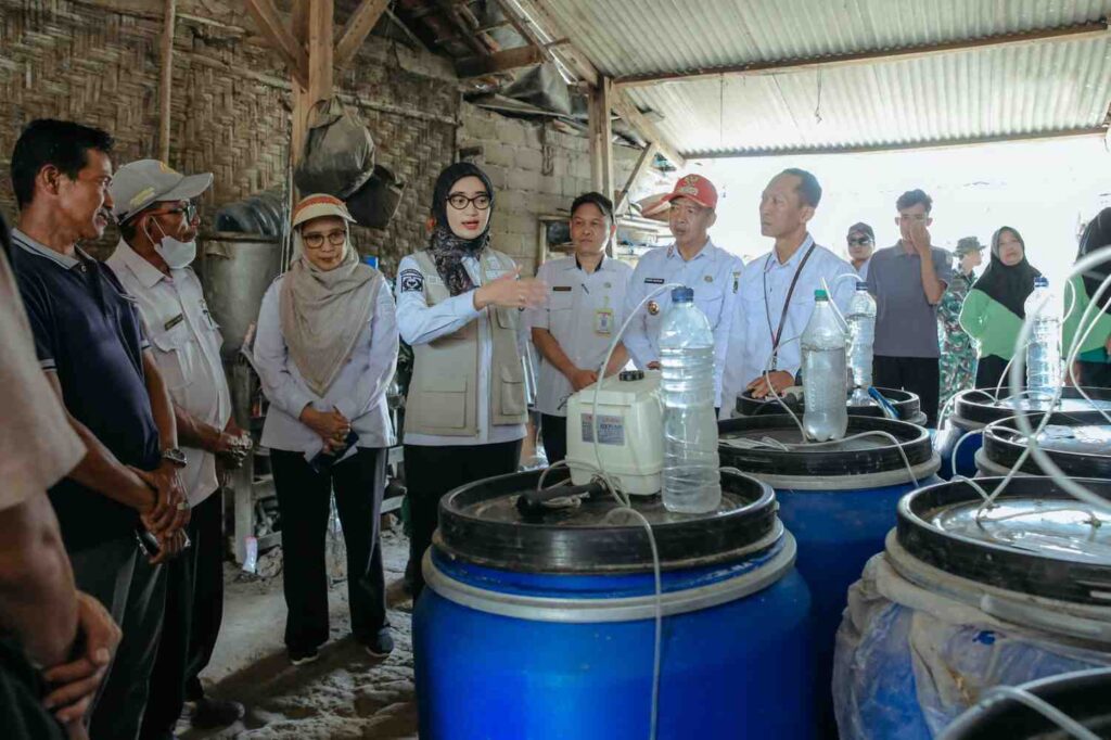 Tinjau Rumah Produksi PHC, Wagub Jihan Nurlela Jajal Drone Sprayer di Lampung Tengah 1 Tinjau Rumah Produksi PHC, Wagub Jihan Nurlela Jajal Drone Sprayer di Lampung Tengah