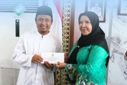 Walikota Eva Dwiana Serahkan Bantuan Hibah Pemkot, 20 Masjid dan 5 Pesantren Terima Dukungan