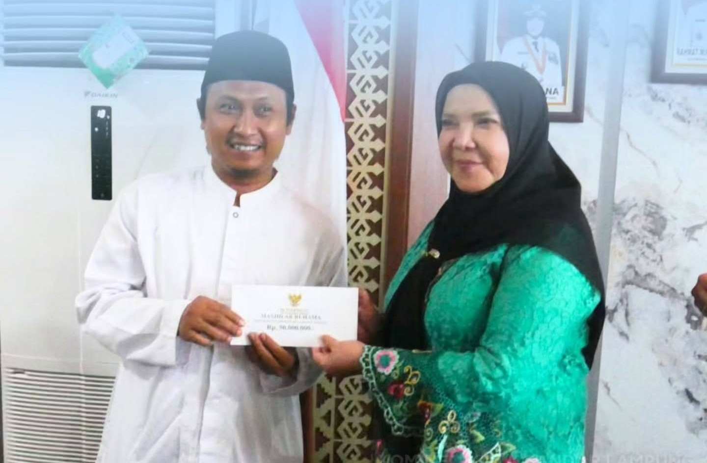 Walikota Eva Dwiana Serahkan Bantuan Hibah Pemkot, 20 Masjid dan 5 Pesantren Terima Dukungan 1 Walikota Eva Dwiana Serahkan Bantuan Hibah Pemkot, 20 Masjid dan 5 Pesantren Terima Dukungan