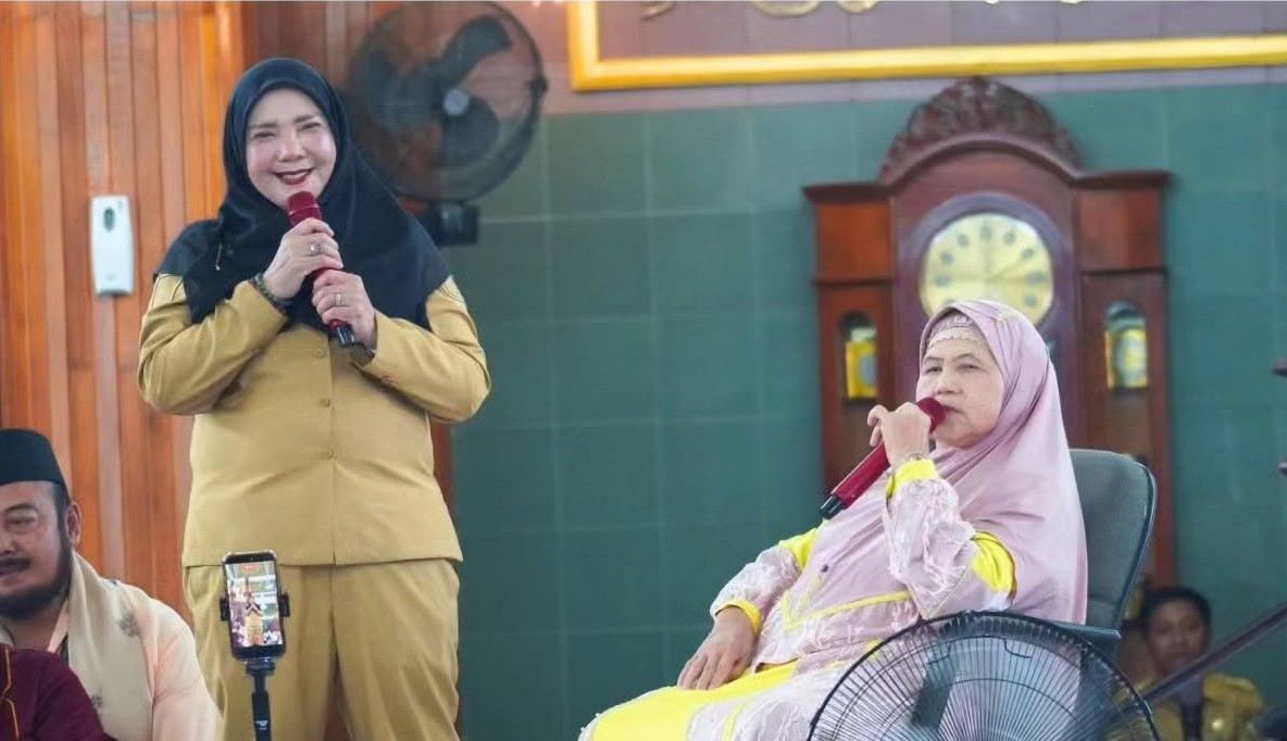 Bersama Mamah Dedeh, Wali Kota Eva Dwiana Ajak Warga Jaga Iman dan Kebersamaan 1 Bersama Mamah Dedeh, Wali Kota Eva Dwiana Ajak Warga Jaga Iman dan Kebersamaan