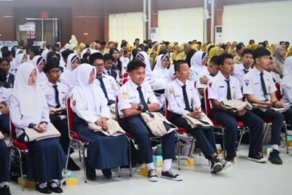 Pemkot Bandar Lampung Luncurkan Bank Sampah Sekolah: Ubah Sampah Jadi Tabungan Pelajar 2 Pemkot Bandar Lampung Luncurkan Bank Sampah Sekolah: Ubah Sampah Jadi Tabungan Pelajar