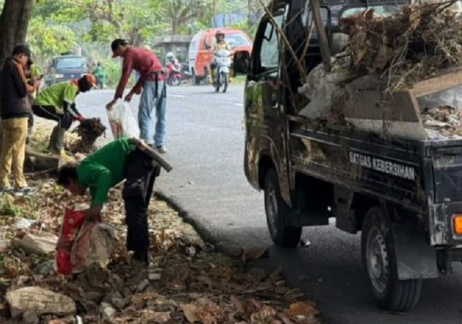 Satgas Kali Rutin Sisir Jalan Bandar Lampung, DLH Ingatkan Warga Soal Sampah 1 Satgas Kali Rutin Sisir Jalan Bandar Lampung, DLH Ingatkan Warga Soal Sampah