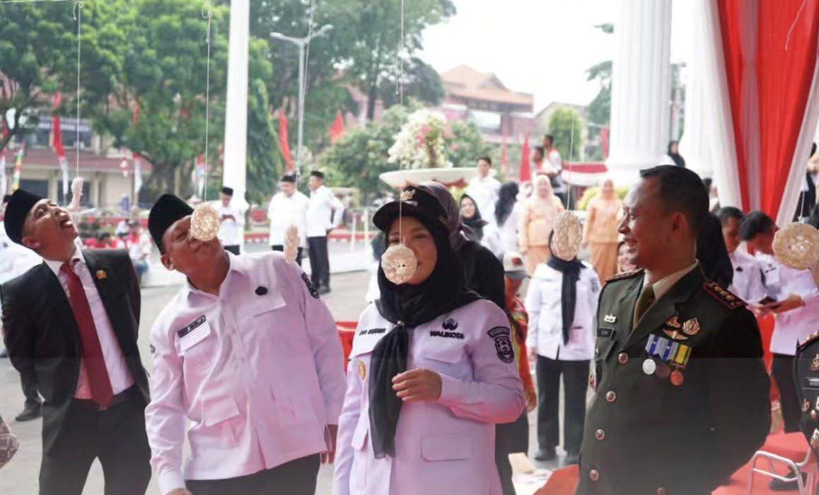 Tarik Tambang hingga Bakiak, Pejabat Bandar Lampung Adu Kompak di HUT RI 1 Tarik Tambang hingga Bakiak, Pejabat Bandar Lampung Adu Kompak di HUT RI