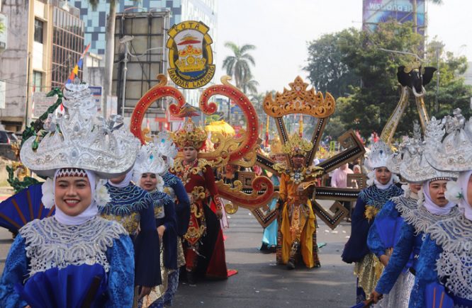 Usung Pesona Tapis Berseri ke Karnaval, Bandar Lampung Sekaligus Promosikan Wisata 1 Usung Pesona Tapis Berseri ke Karnaval, Bandar Lampung Sekaligus Promosikan Wisata