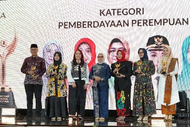 Eva Dwiana Terima Penghargaan Swara Cantika, Program UMKM Perempuan Terus Didorong 1 Eva Dwiana Terima Penghargaan Swara Cantika, Program UMKM Perempuan Terus Didorong