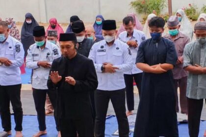 Seluruh Kelurahan Gelar Sholat Istisqo, Warga Bandar Lampung Berdoa Minta Hujan