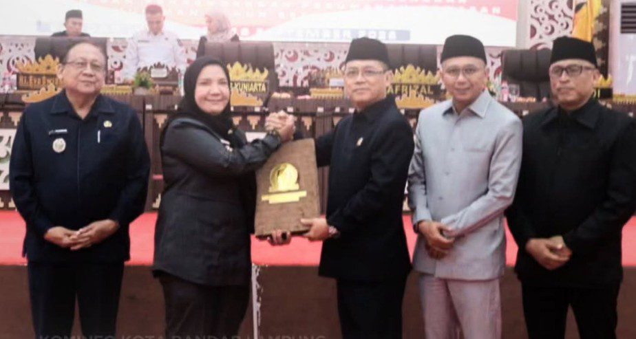 Sahkan Raperda RP3KP 2026–2045, Pemkot Bandar Lampung Miliki Arah Kebijakan Hunian Jangka Panjang 1 Pemerintah Kota Bandar Lampung resmi memiliki arah kebijakan jangka panjang dalam penyediaan hunian, penataan kawasan permukiman,