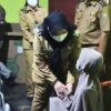 Walikota Eva Dwiana Salurkan Bantuan Alat Kesehatan kepada Warga Tanjung Karang Barat