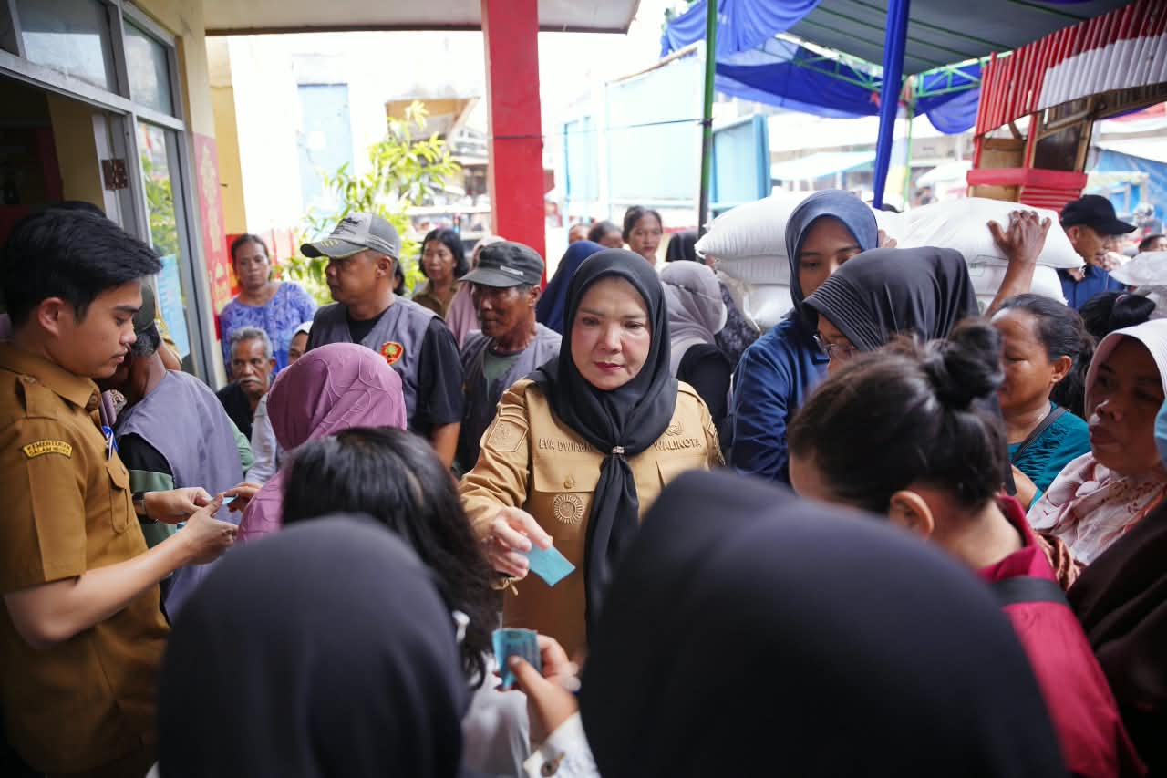 Hadapi Kemarau Panjang, 31.179 KPM di Bandar Lampung Terima Bantuan Beras 1 Hadapi Kemarau Panjang, 31.179 KPM di Bandar Lampung Terima Bantuan Beras