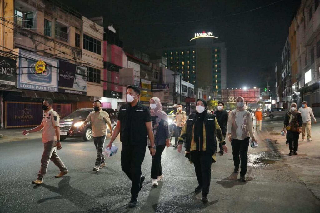 Abu Vulkanik Gunung Anak Krakatau Terdampak ke Bandar Lampung, Warga Diimbau Pakai Masker 1 Abu Vulkanik Gunung Anak Krakatau Terdampak ke Bandar Lampung, Warga Diimbau Pakai Masker