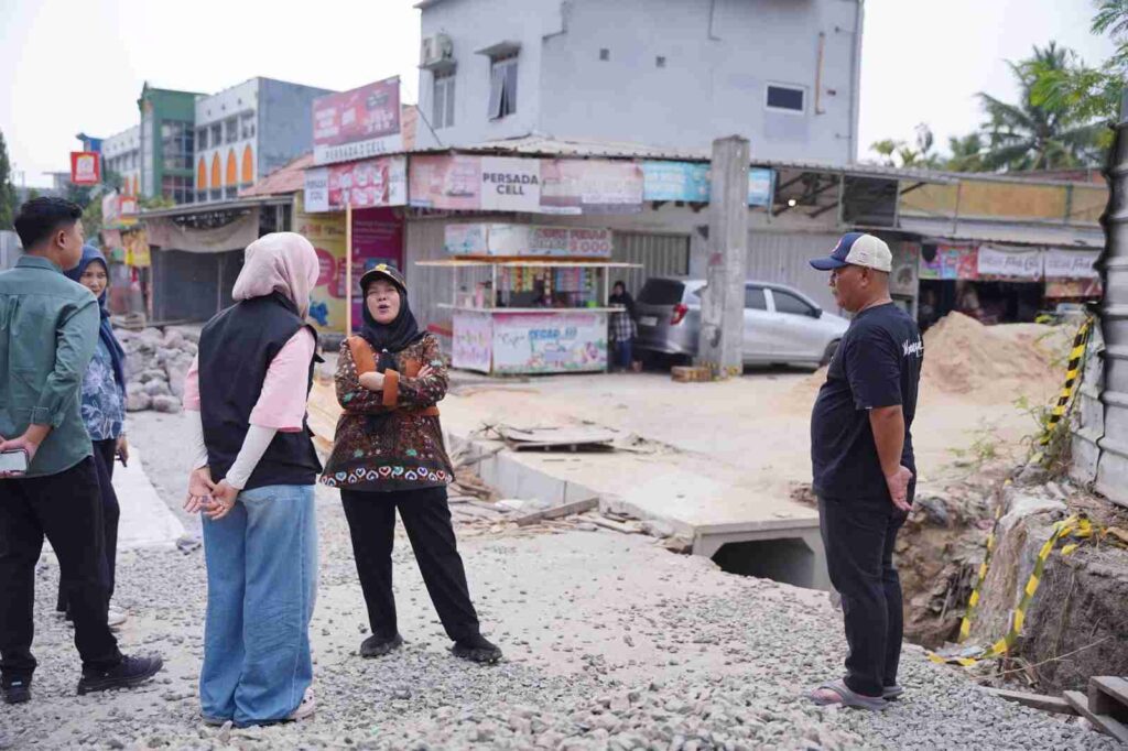 Sejumlah Ruas Jalan Bandar Lampung Diperbaiki, Trotoar Ikut Ditata