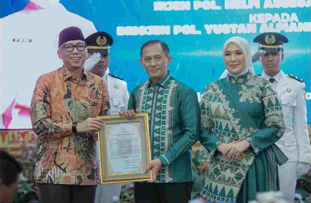 Gubernur Mirza Apresiasi Pengabdian Irjen Helfi Assegaf, Sambut Kapolda Lampung Baru Brigjen Yustan Alpiani 1 Gubernur Mirza Apresiasi Pengabdian Irjen Helfi Assegaf, Sambut Kapolda Lampung Baru Brigjen Yustan Alpiani