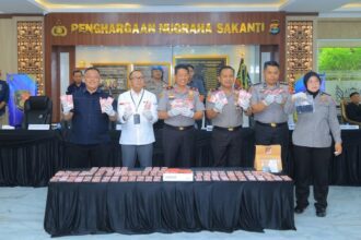 Bawa Uang Palsu Rp980 Juta di Bus Medan–Jakarta, Pria Ditangkap di Bakauheni 5 Bawa Uang Palsu Rp980 Juta di Bus Medan–Jakarta, Pria Ditangkap di Bakauheni